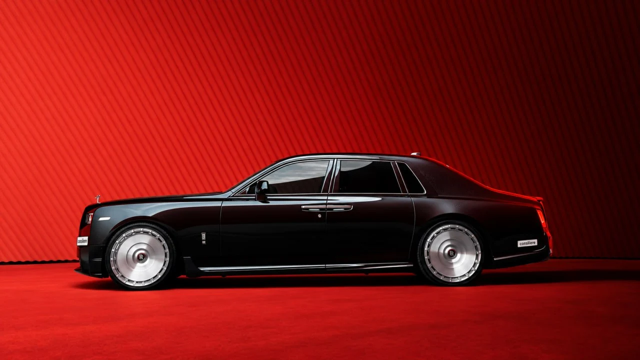 Rolls-Royce сбоку: линия крыши и серебристые диски
